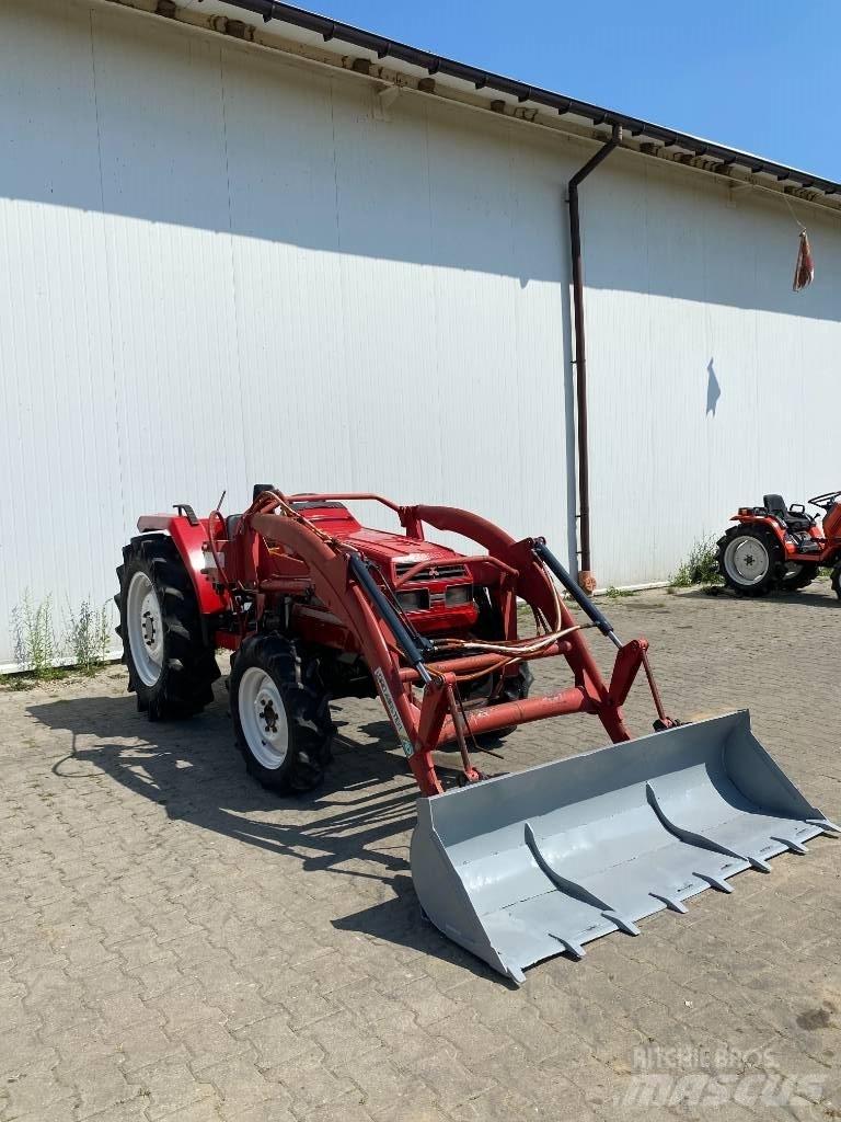 Mitsubishi MT33+tur Tractoare compacte