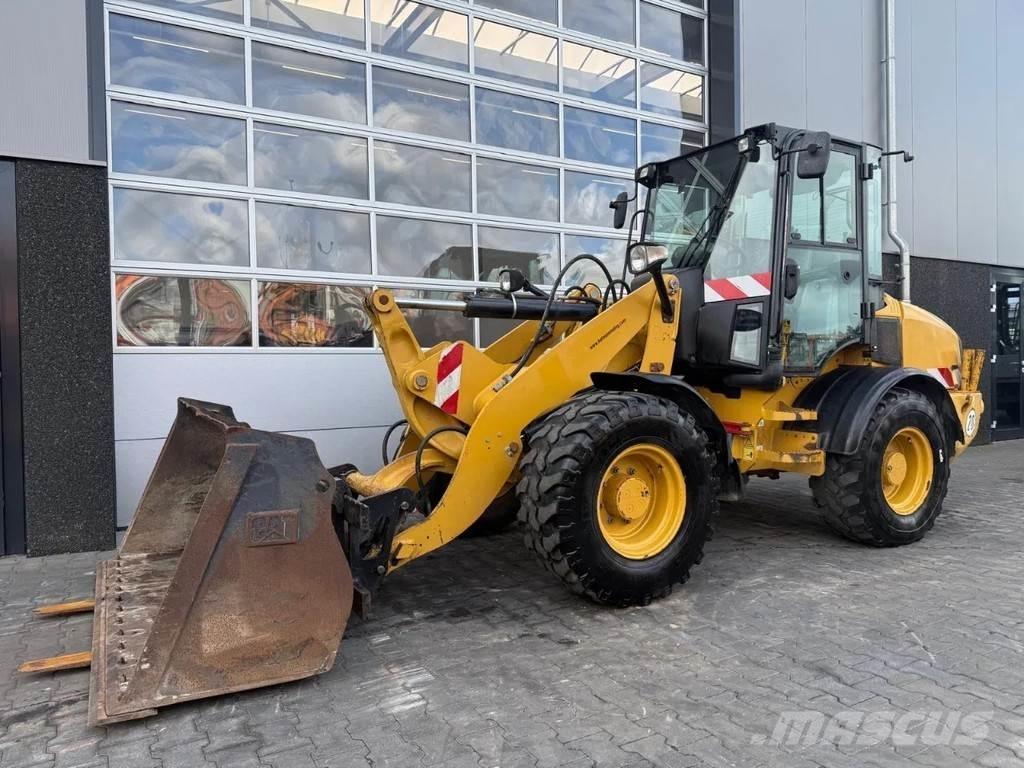 CAT 908H2 Incarcator pe pneuri