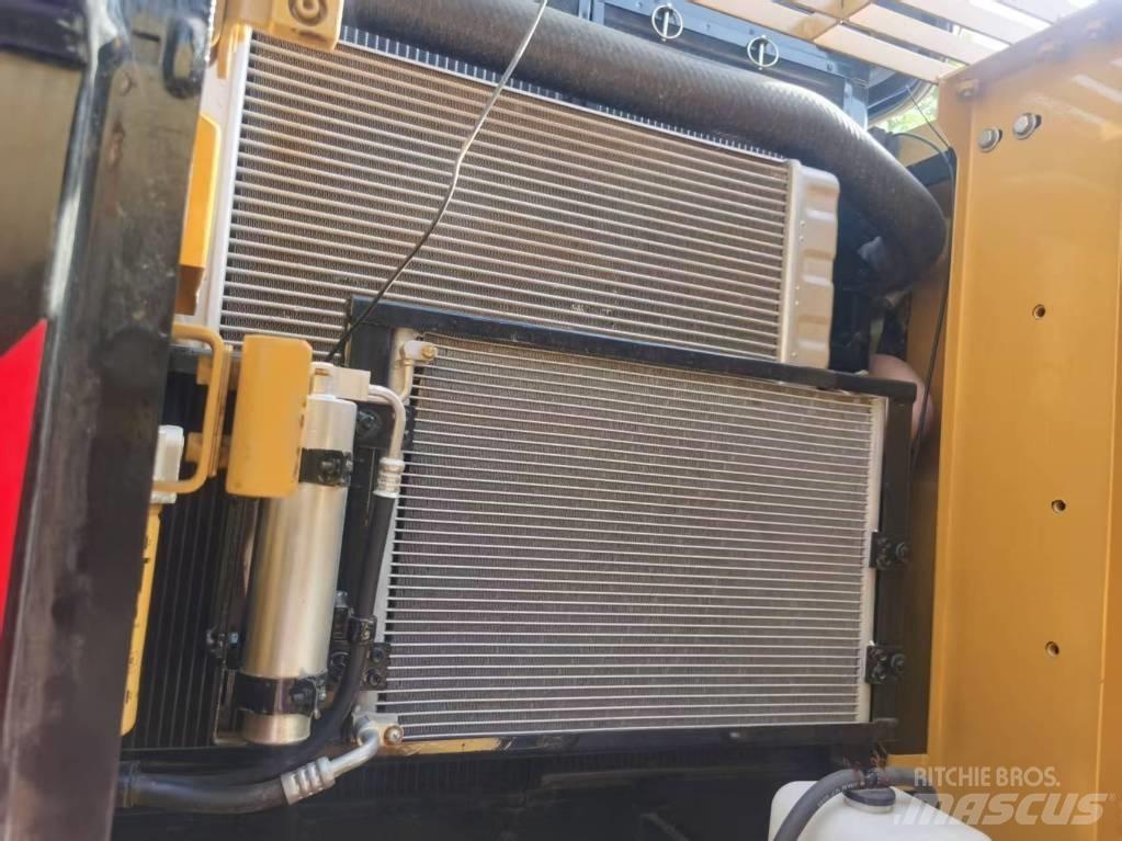 CAT 320d2 Excavatoare pe șenile
