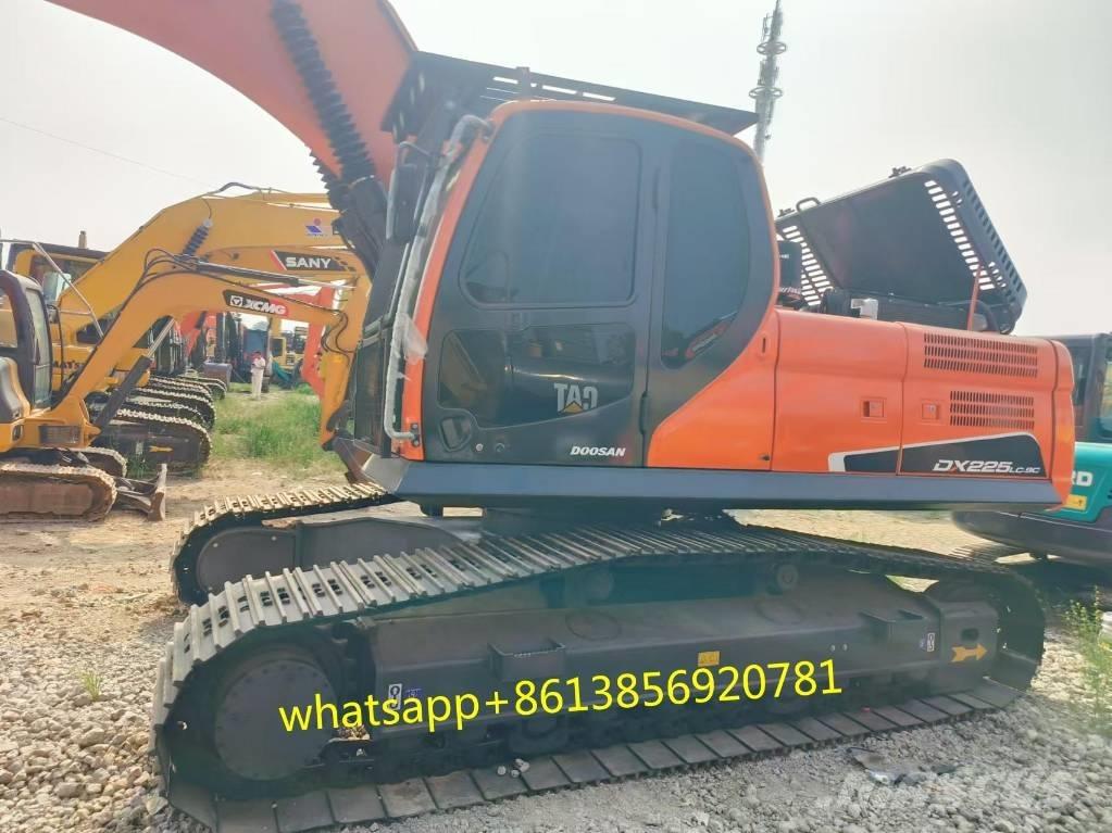Doosan DX 225 Excavatoare pe șenile
