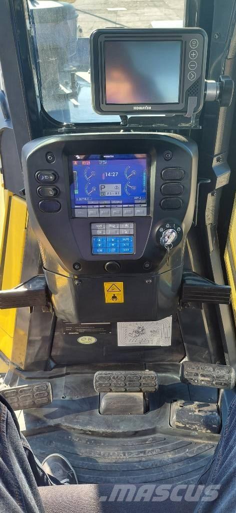 Komatsu D65EXi Buldozere pe senile