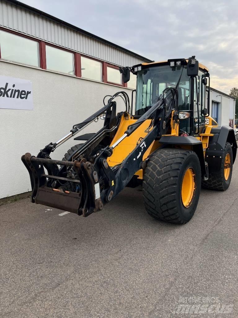JCB 413S Incarcator pe pneuri