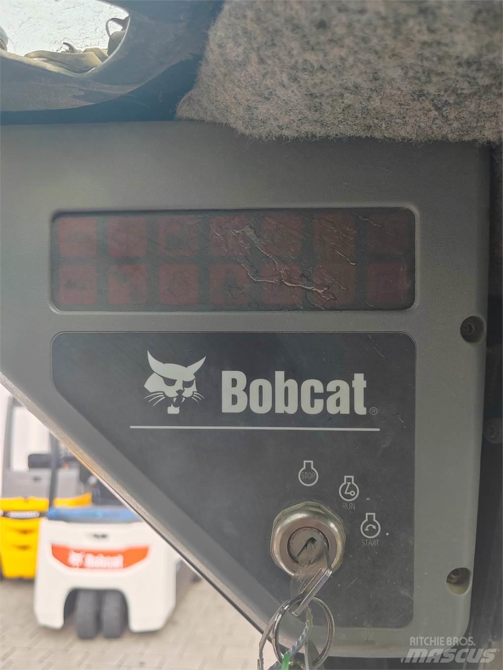 Bobcat T140 Excavatoare pe șenile
