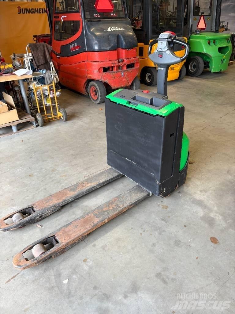 Cesab P 214 Transpaleta manuala