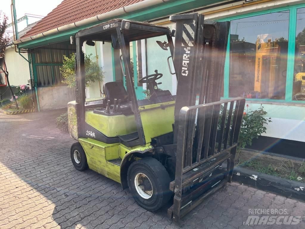 Clark CDP 25 V-4169 Stivuitor diesel