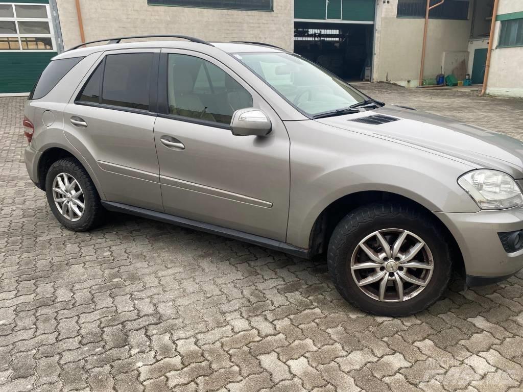 Mercedes-Benz ML 320 Masini