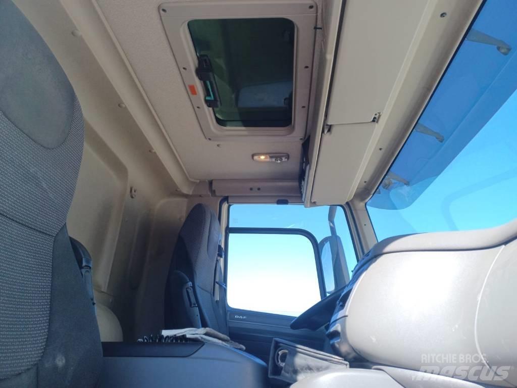 DAF CF 400 Camion cu prelata