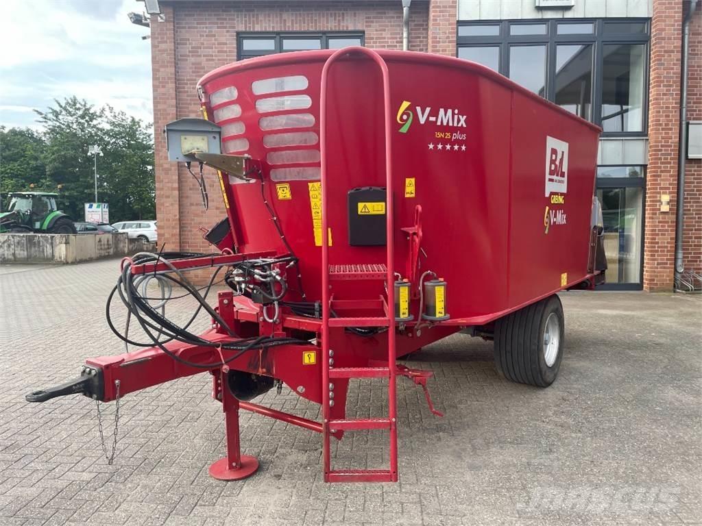 BvL 15N 2S plus Mixere furaje