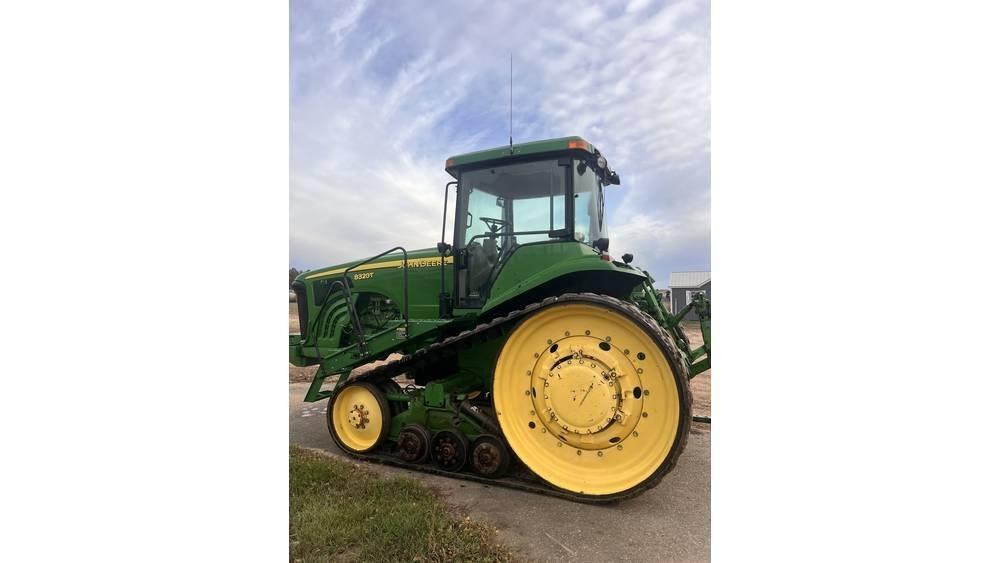 John Deere 8320 T Tractoare