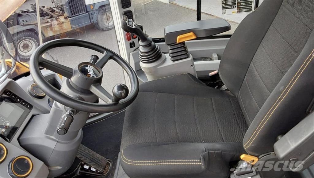 JCB 427 AGRI Incarcator pe pneuri