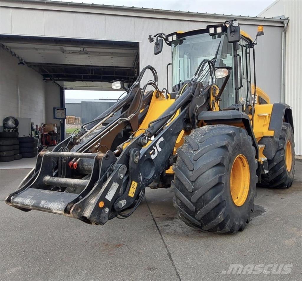 JCB 427 AGRI Incarcator pe pneuri