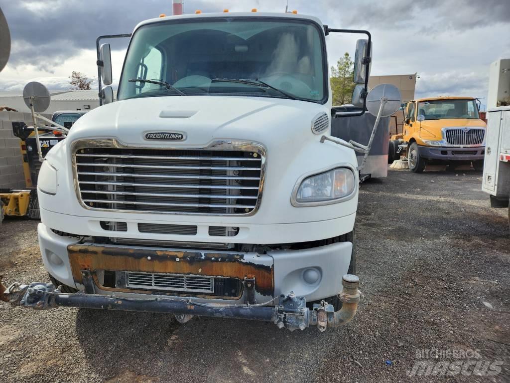 Freightliner M2-106 Cisterne