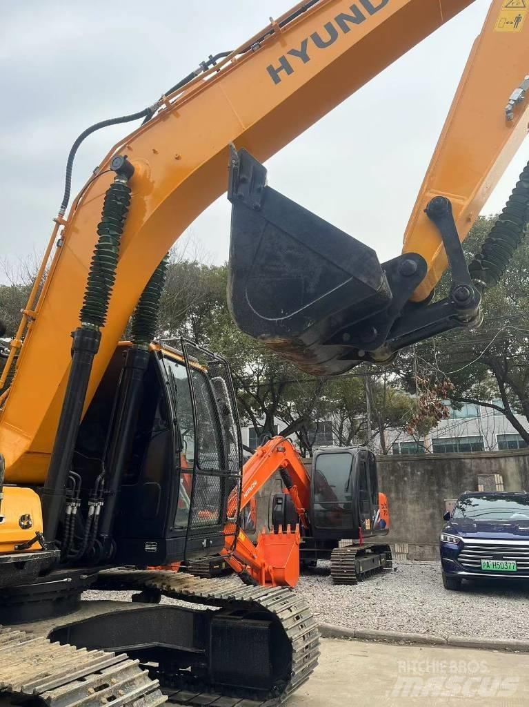 Hyundai R220-9S Excavatoare cu roti