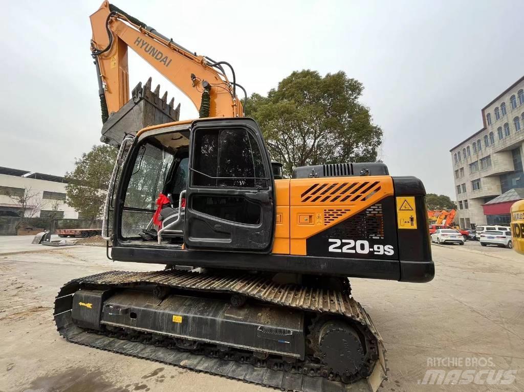 Hyundai R220-9S Excavatoare cu roti