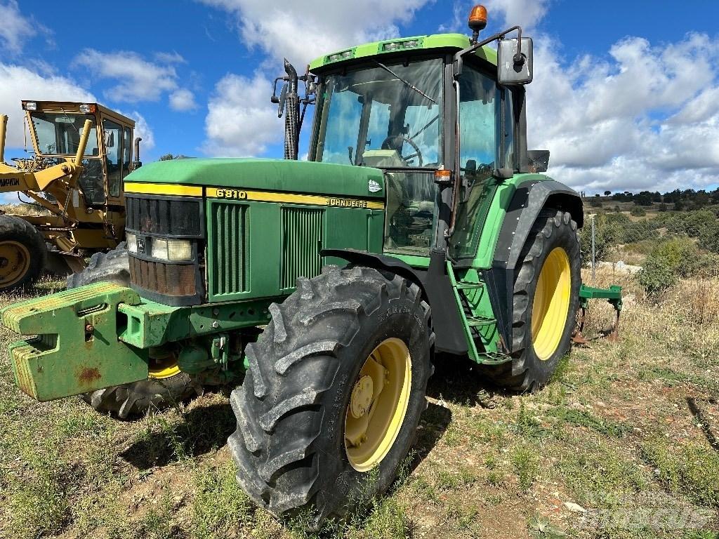 John Deere 6810 Tractoare