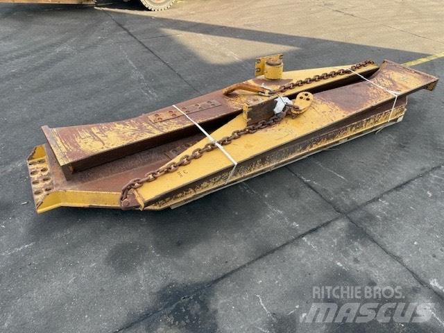 CAT 735 TAIL GATE Transportoare articulate