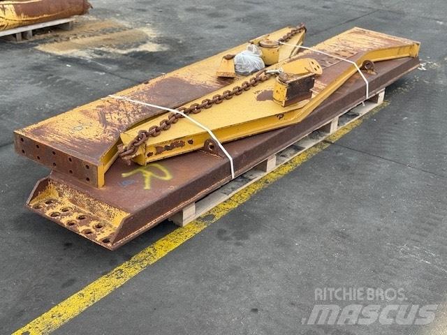 CAT 735 TAIL GATE Transportoare articulate