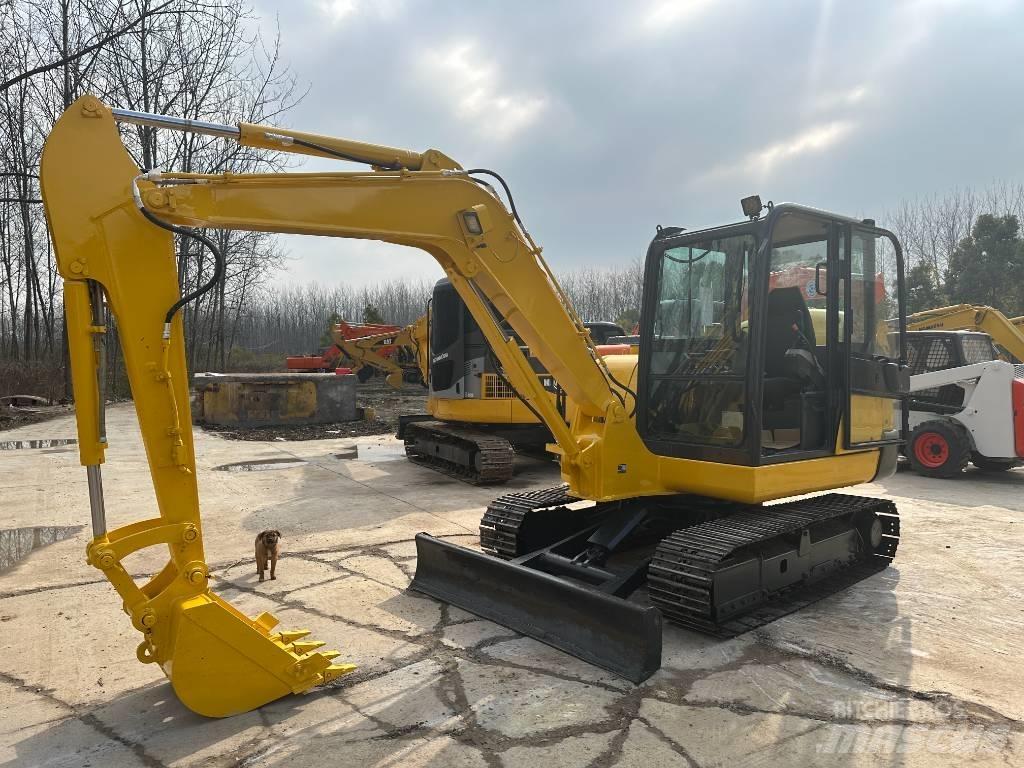 Komatsu PC56 Excavatoare pe șenile
