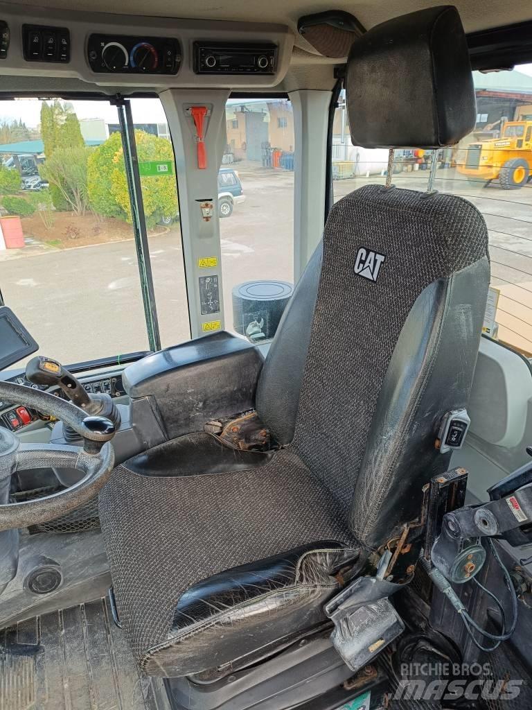 CAT 930M Incarcator pe pneuri