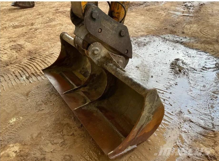 JCB JS 130 LC Excavatoare pe șenile
