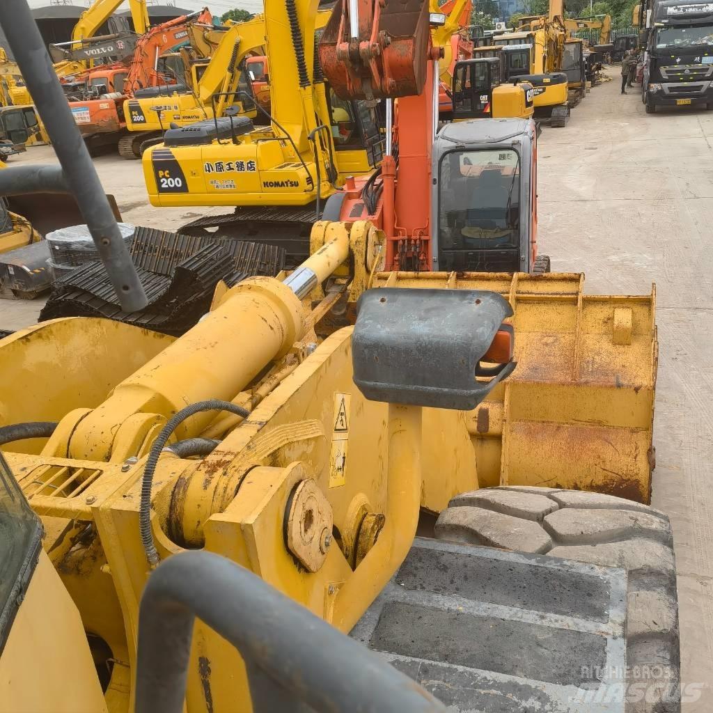 Komatsu WA 600-6 Incarcator pe pneuri