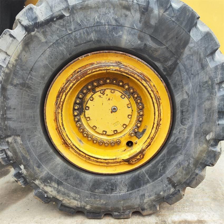 Komatsu WA 600-6 Incarcator pe pneuri