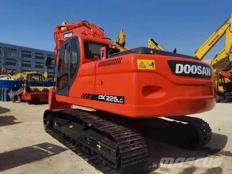 Doosan DX 225 Excavatoare pe șenile
