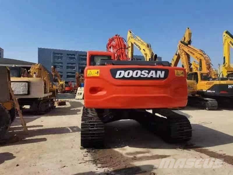 Doosan DX 225 Excavatoare pe șenile
