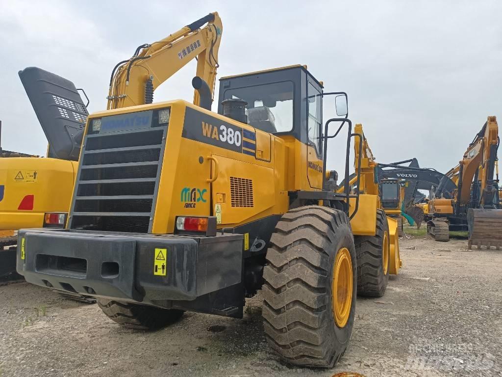Komatsu WA 380 Incarcator pe pneuri