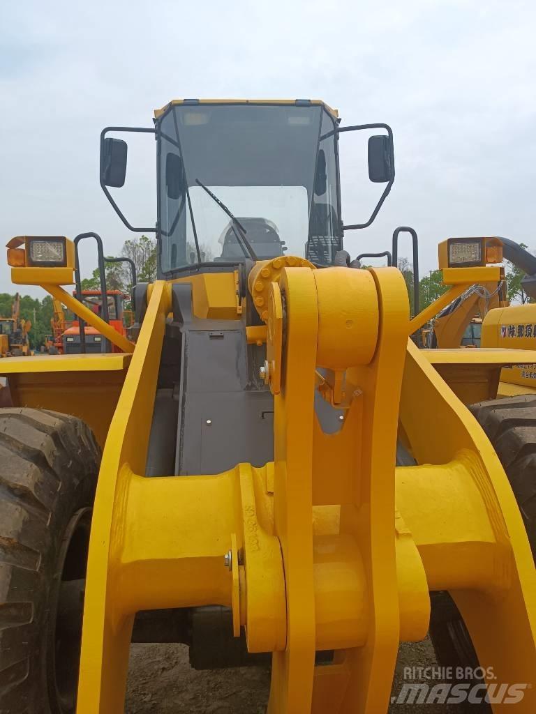 Komatsu WA 380 Incarcator pe pneuri