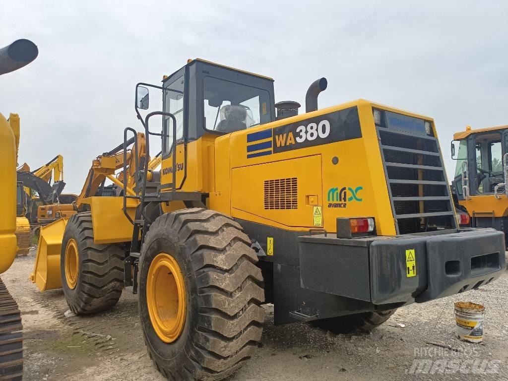 Komatsu WA 380 Incarcator pe pneuri