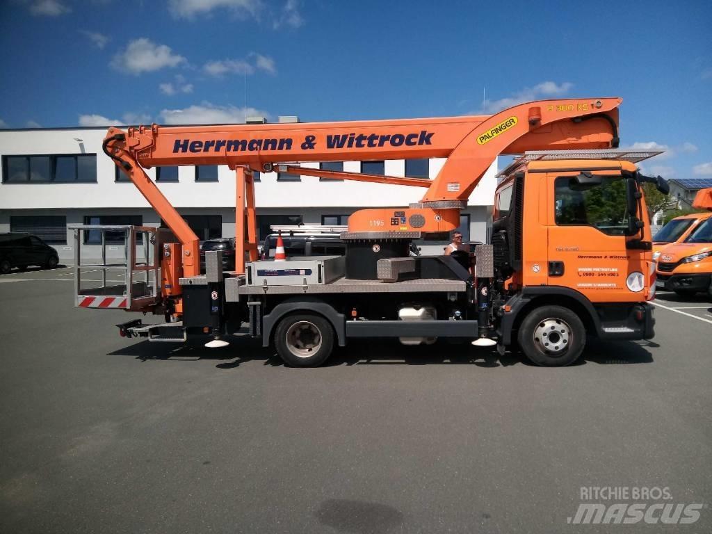 Palfinger P 300 KS Platforme aeriene montate pe camion