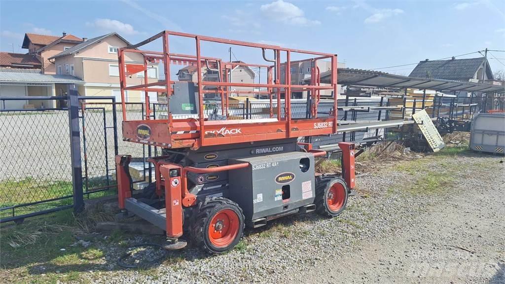 SkyJack SJ6832RTE Platforme foarfeca