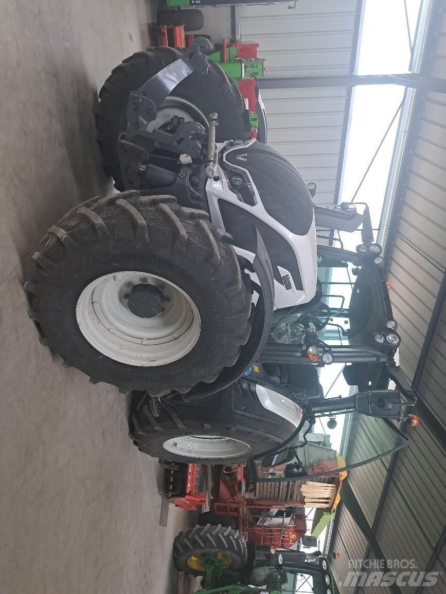 Valtra N155 Tractoare