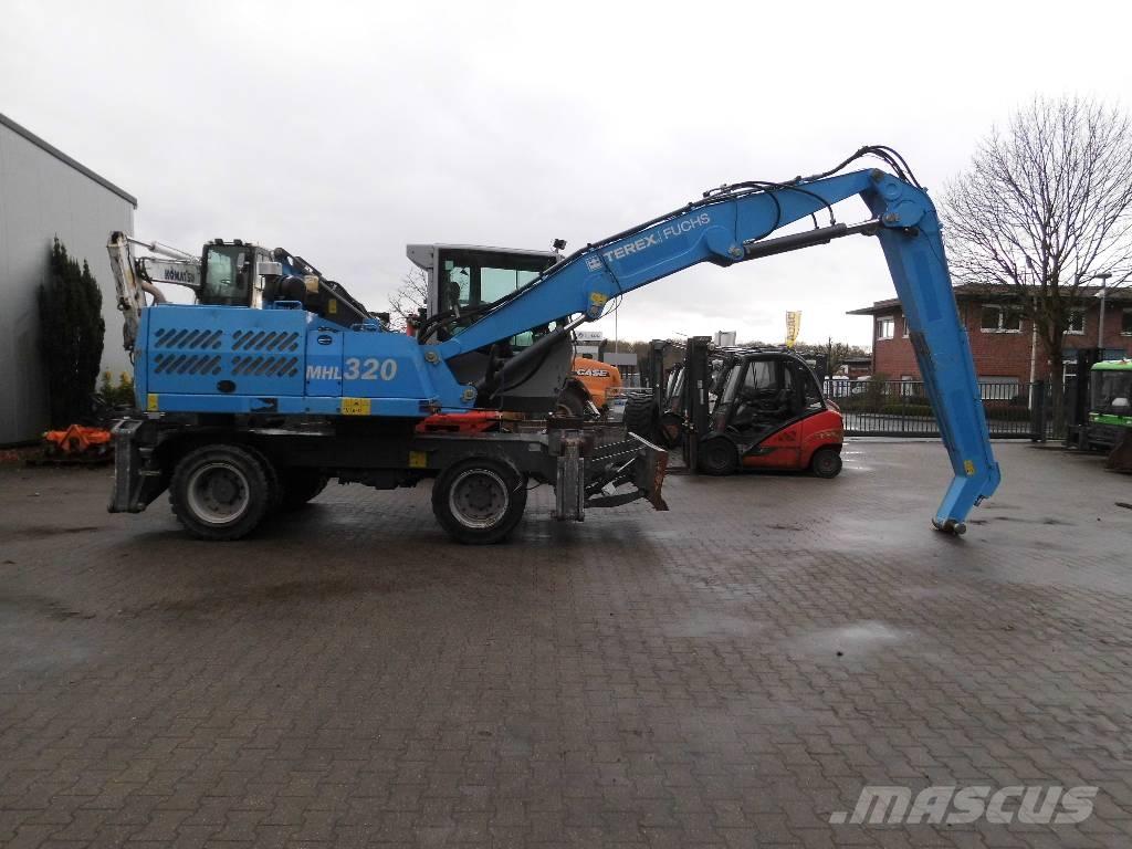 Fuchs MHL 320 Paleta de manipulare