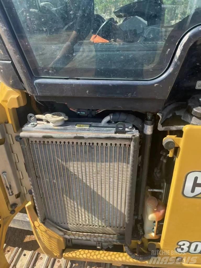 CAT 302 Mini excavatoare < 7t