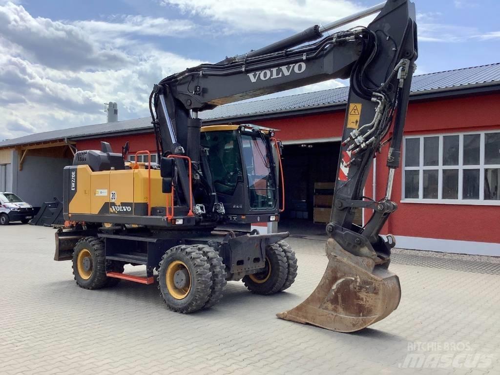 Volvo EW 220 E Excavatoare cu roti