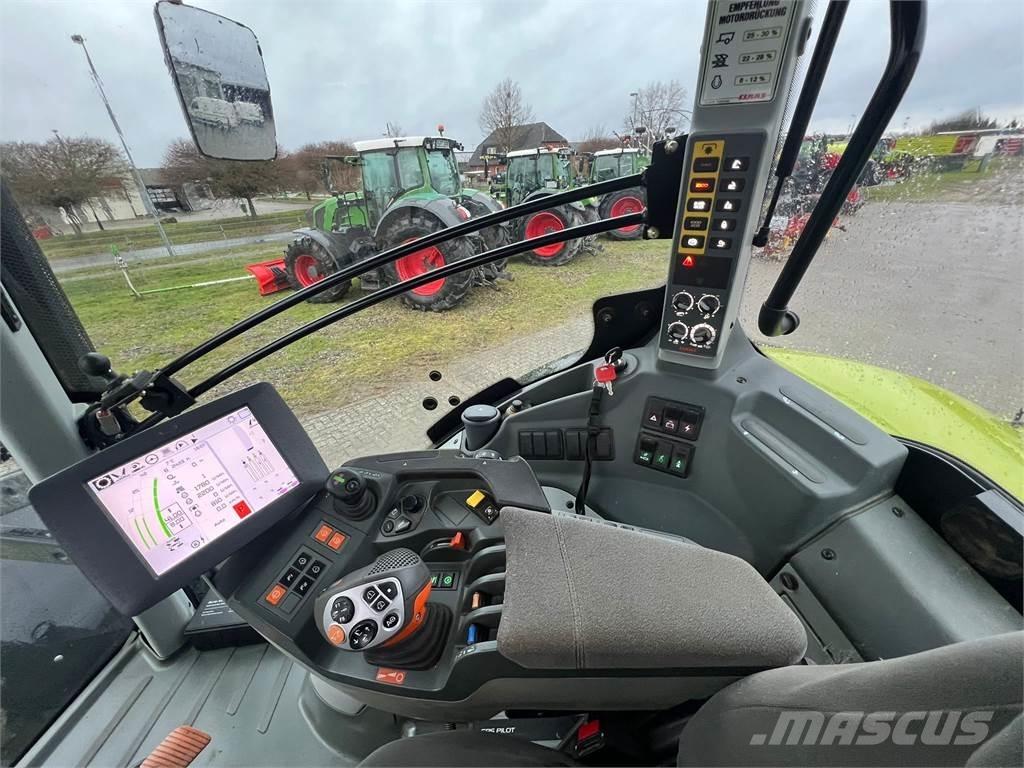 CLAAS Axion 930 Tractoare