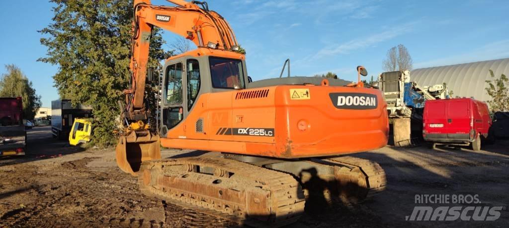 Doosan 225 LC Excavatoare pe șenile

