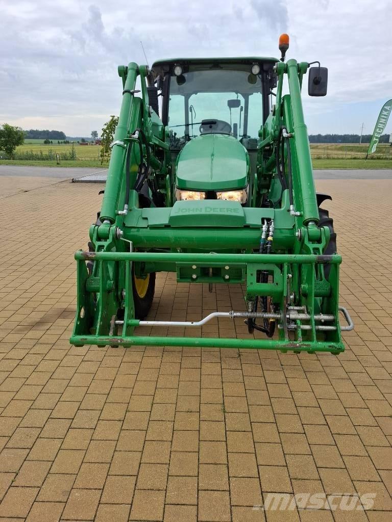 John Deere 5100M Tractoare