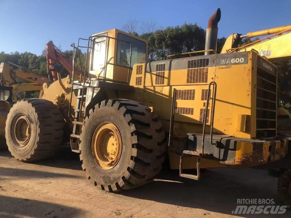 Komatsu WA 600-3 Incarcator pe pneuri