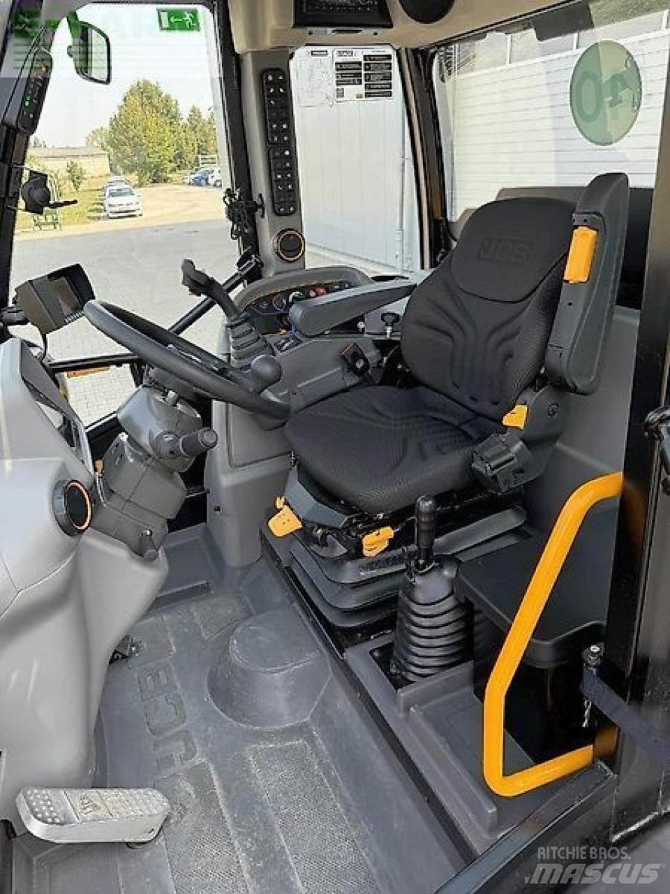 JCB tm 320 agri Incarcator pe pneuri