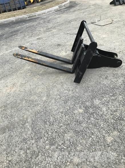  13T PALLET FORK Utilaje construcții - Altele