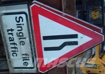  VARIOUS ROAD SIGNS Utilaje construcții - Altele