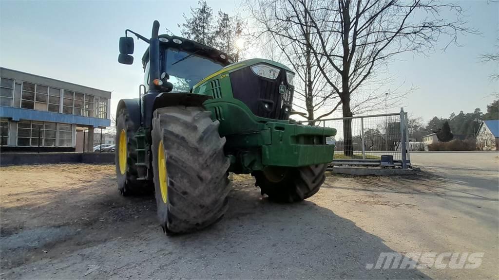 John Deere 6215R Tractoare
