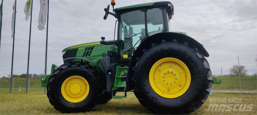 John Deere 6215R Tractoare