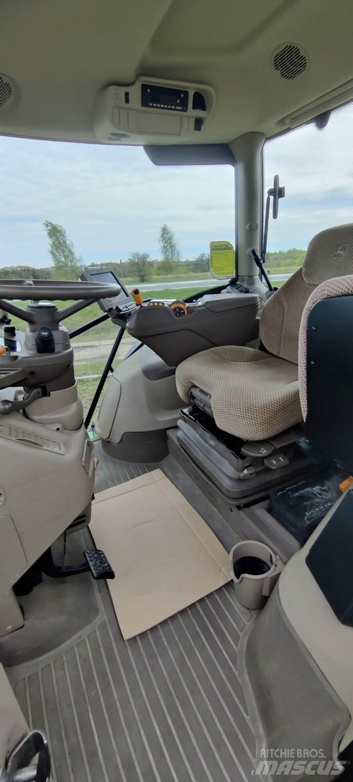 John Deere 6215R Tractoare