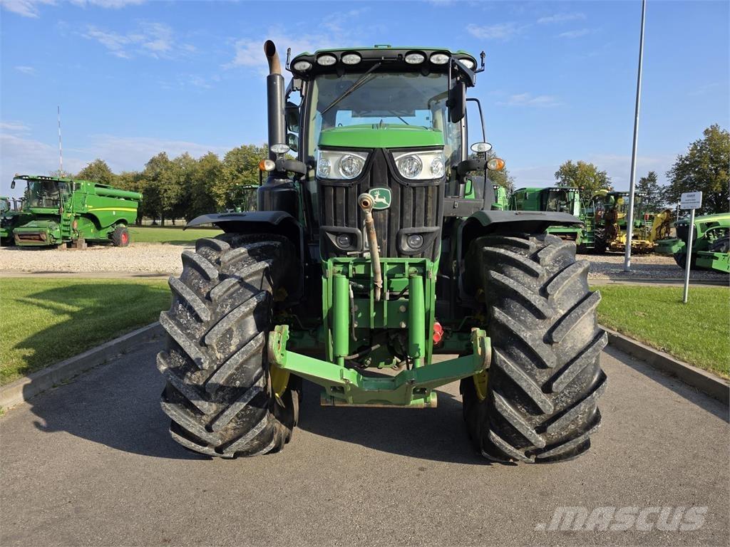 John Deere 6215R Tractoare