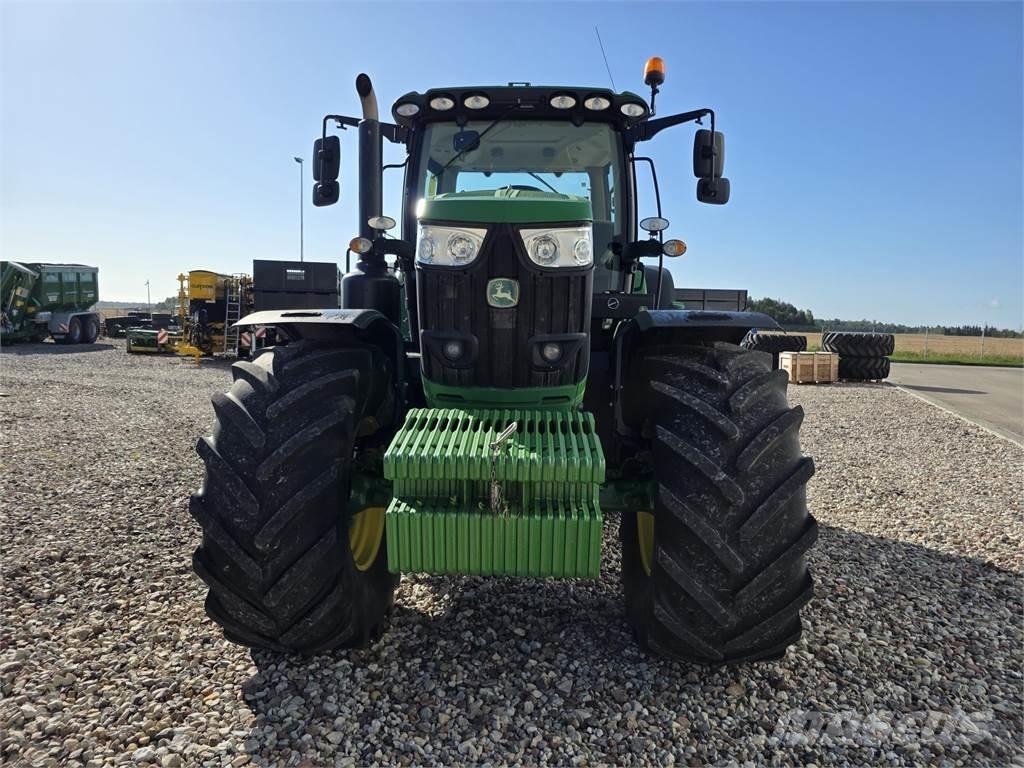 John Deere 6215R Tractoare