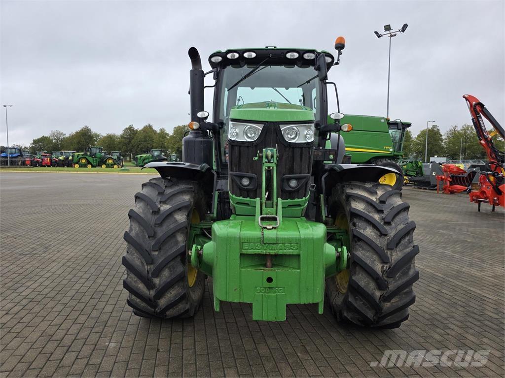 John Deere 6215R Tractoare